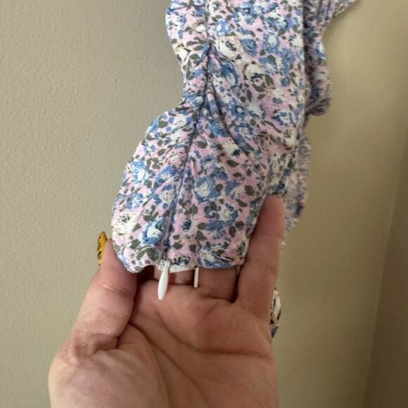 ASTR NWT Flutter Sleeve Faux Wrap Pink Blue Ditsy Floral Blouse size Medium - Picture 4 of 6